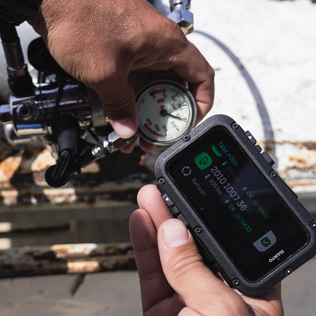 Suunto Nautic AMOLED 3.26″ 彩色特大顯示屏 技術潛水8氣瓶整合功能 潛水電腦