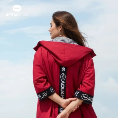 AquaPlay（安泊來）編織 Logo 厚身斗篷 Insulated Poncho