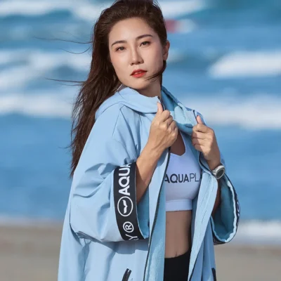 AquaPlay（安泊來）編織 Logo 厚身斗篷 Insulated Poncho
